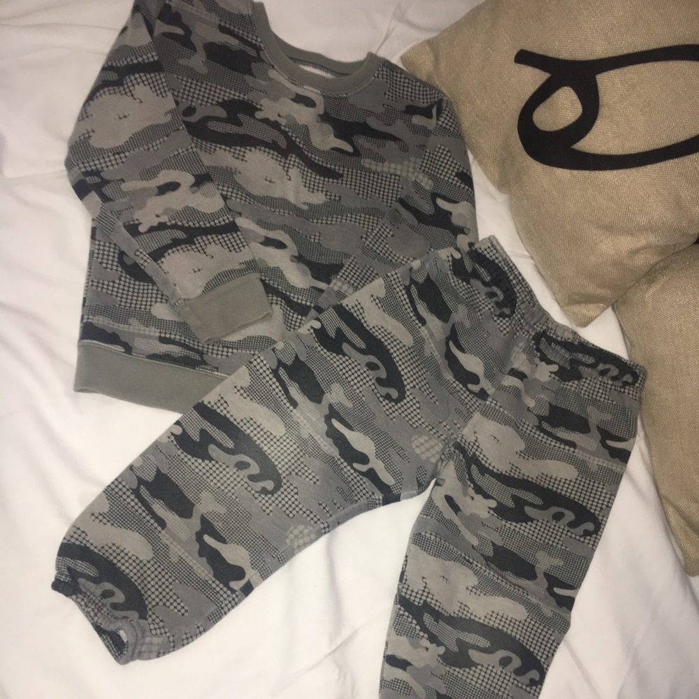 Baby sweater and pants